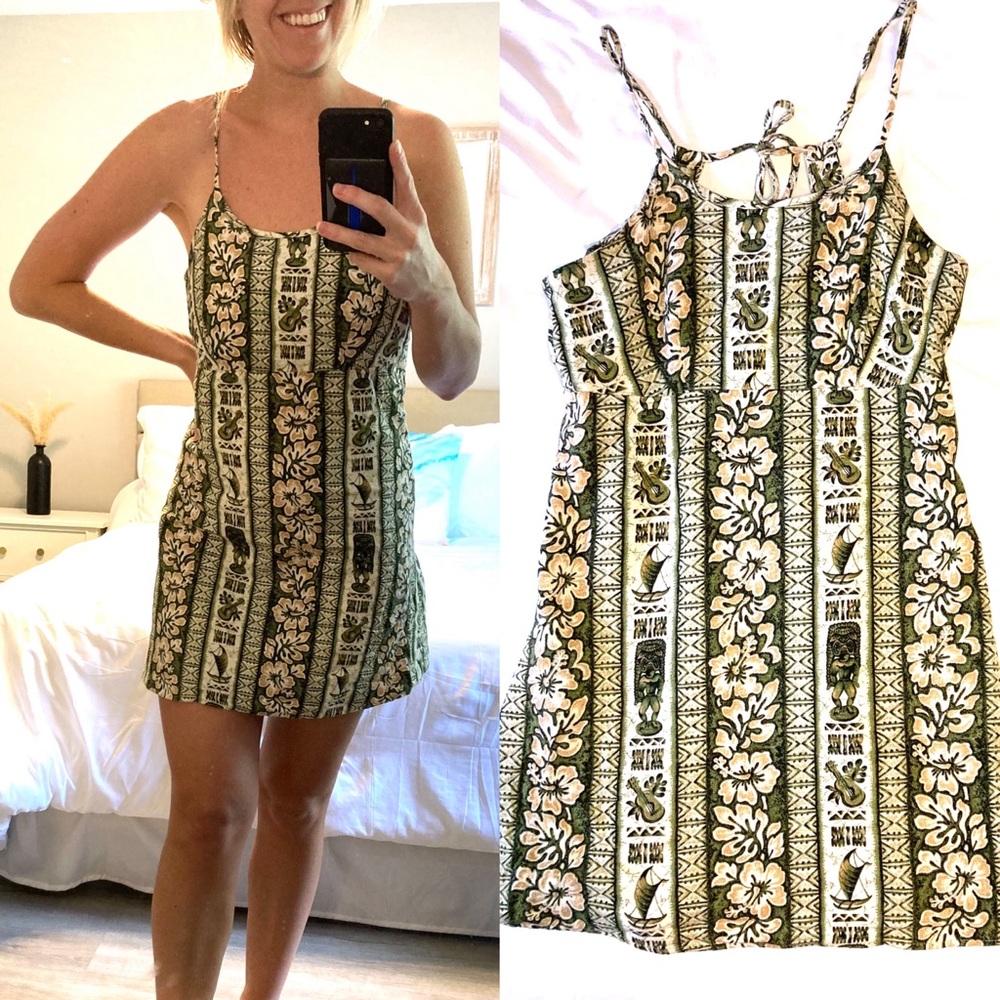 SALE❤️ Vintage Hawaiian Floral Green Dress Vacation Sun Dress Retro Tiki Dress